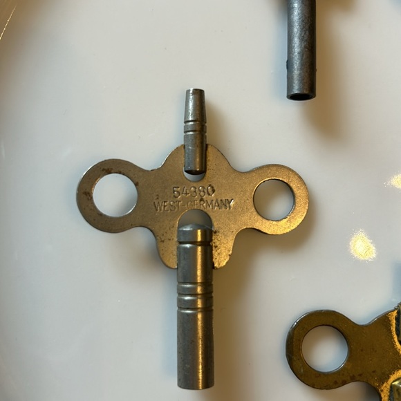Vintage clock keys-lot of 5 - Picture 3 of 3